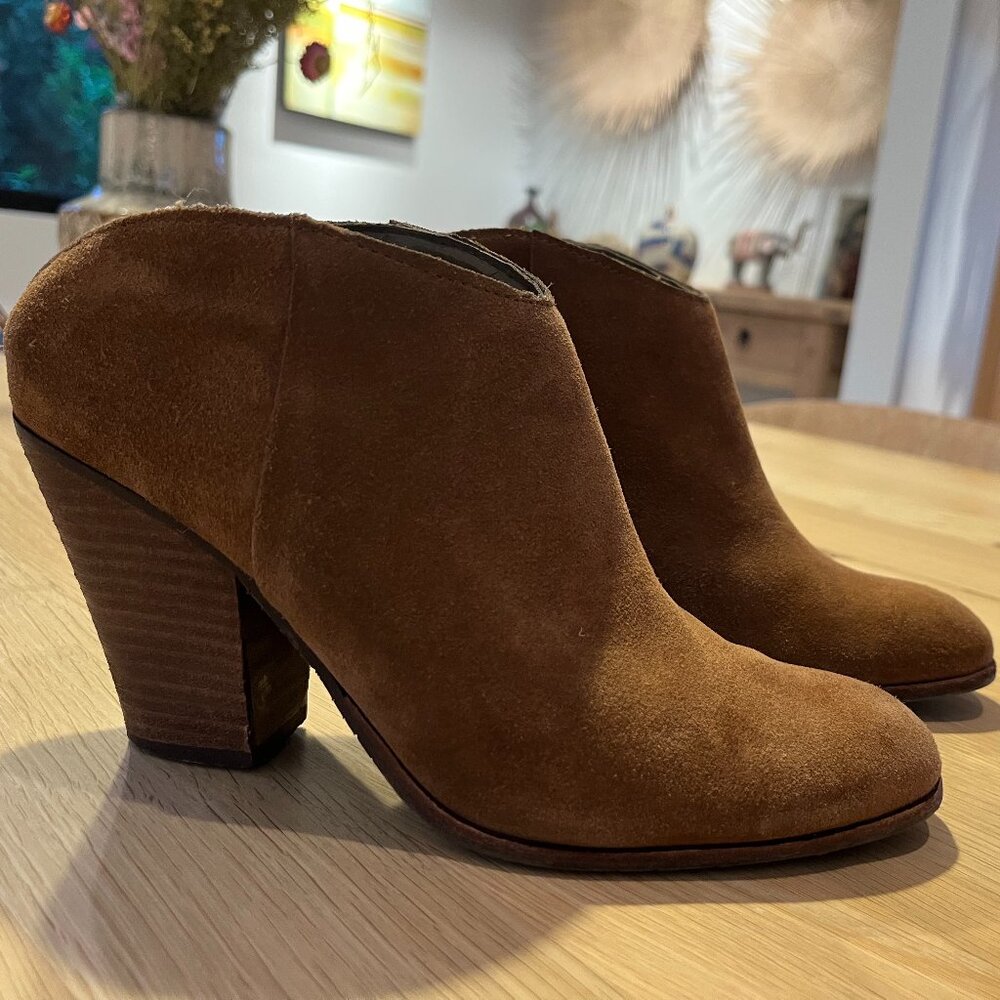 Dolce Vita Haken Suede Booties